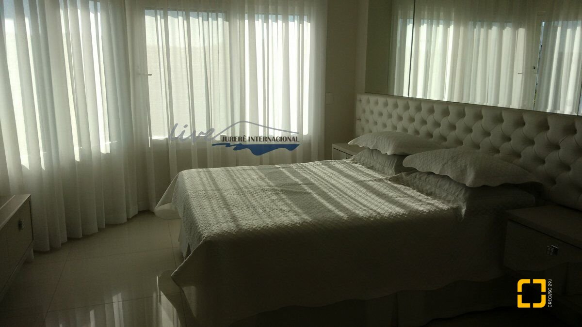 Casa com 470m², 8 quartos (sendo 4 suítes), 2 garagens, no bairro Jurerê Internacional em Florianópolis
