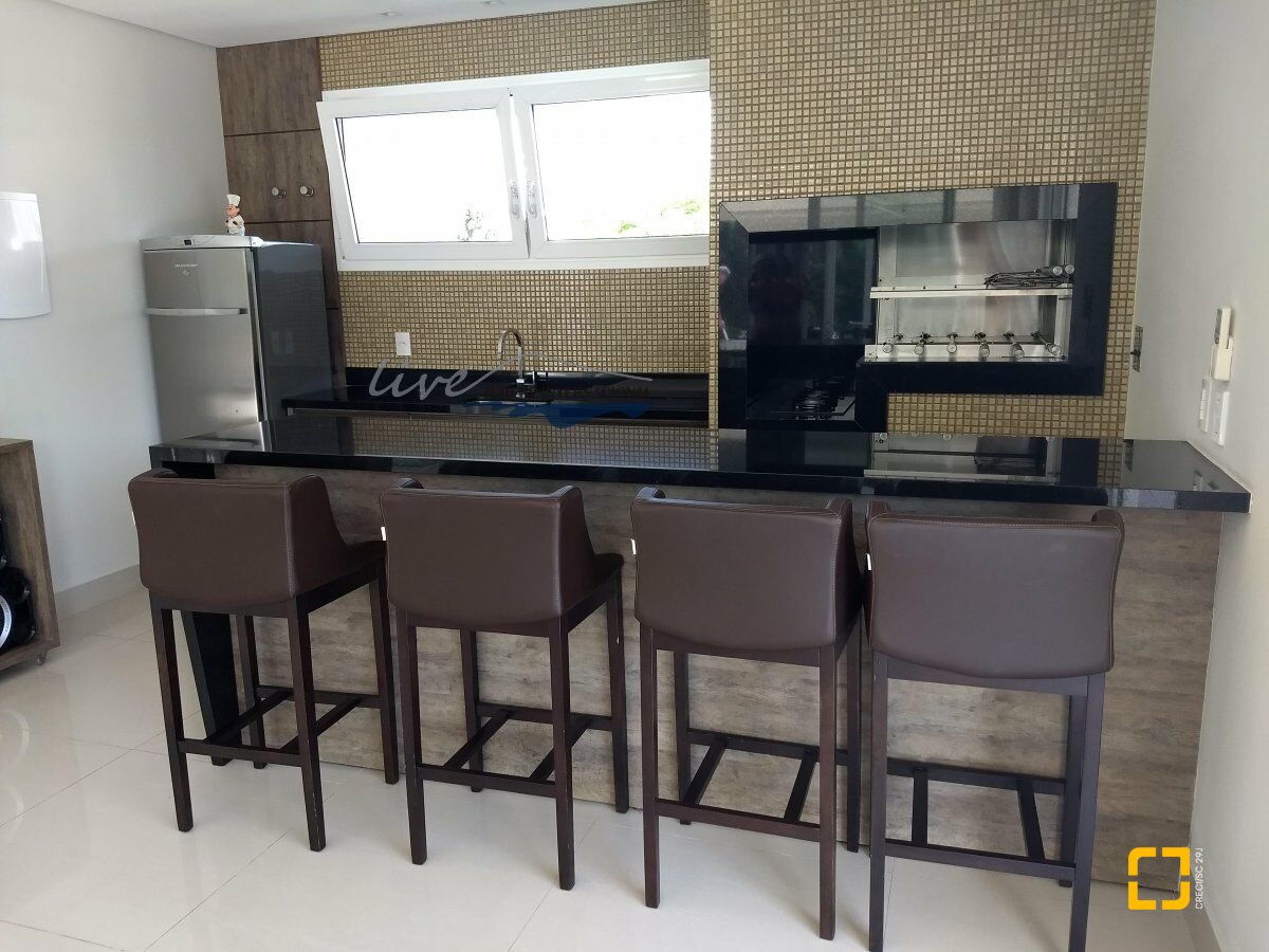 Casa com 470m², 8 quartos (sendo 4 suítes), 2 garagens, no bairro Jurerê Internacional em Florianópolis