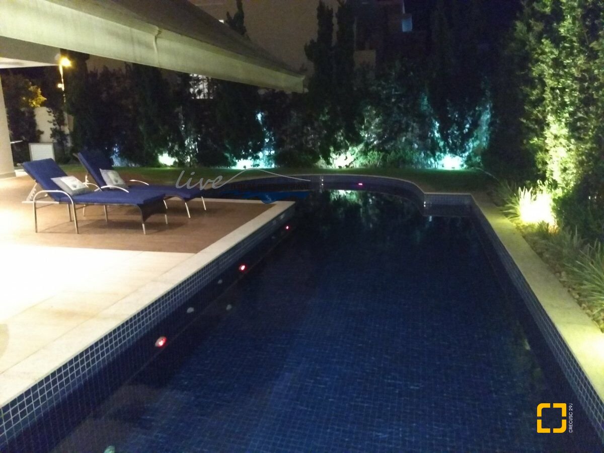 Casa com 470m², 8 quartos (sendo 4 suítes), 2 garagens, no bairro Jurerê Internacional em Florianópolis