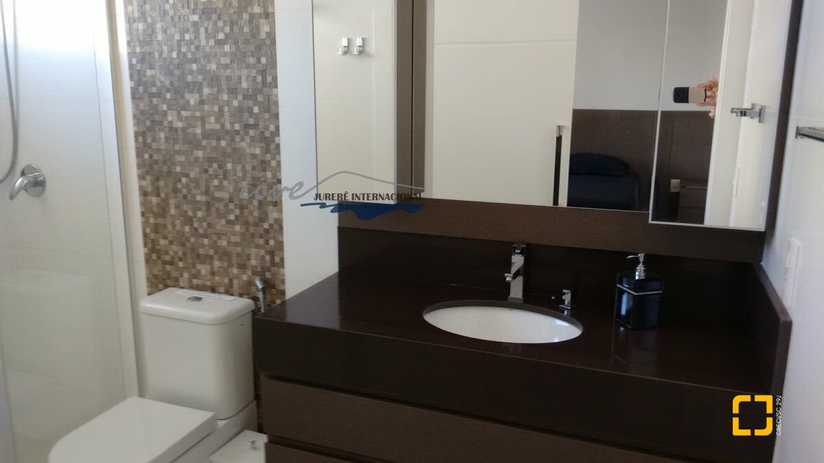 Casa com 470m², 8 quartos (sendo 4 suítes), 2 garagens, no bairro Jurerê Internacional em Florianópolis