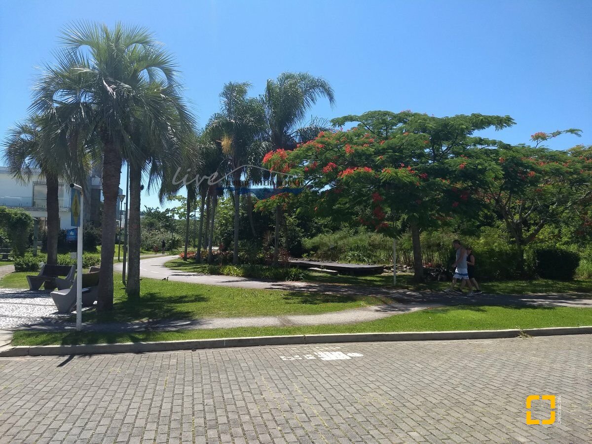 Casa com 470m², 8 quartos (sendo 4 suítes), 2 garagens, no bairro Jurerê Internacional em Florianópolis