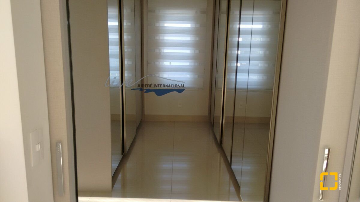 Casa com 470m², 8 quartos (sendo 4 suítes), 2 garagens, no bairro Jurerê Internacional em Florianópolis