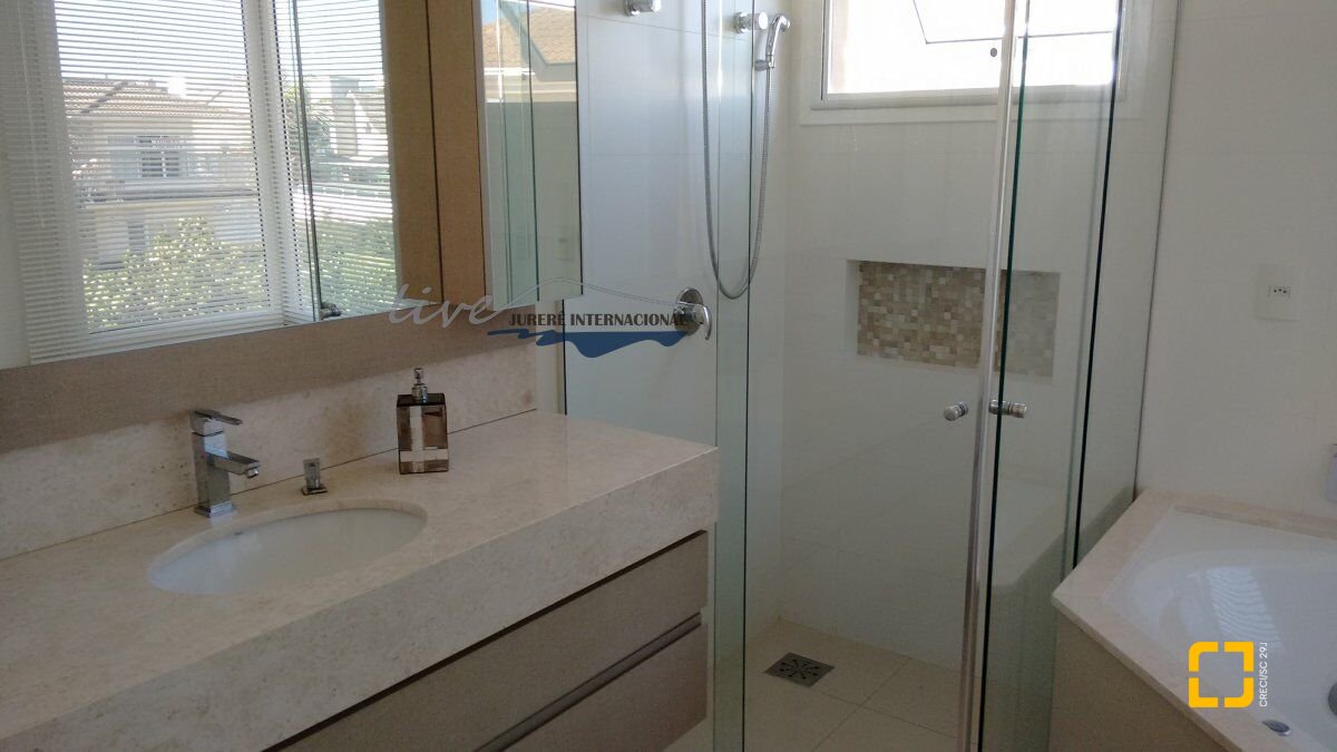 Casa com 470m², 8 quartos (sendo 4 suítes), 2 garagens, no bairro Jurerê Internacional em Florianópolis