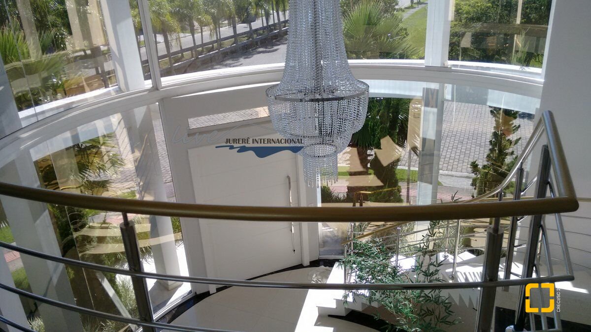Casa com 470m², 8 quartos (sendo 4 suítes), 2 garagens, no bairro Jurerê Internacional em Florianópolis
