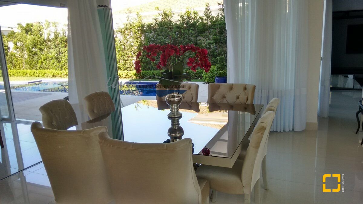 Casa com 470m², 8 quartos (sendo 4 suítes), 2 garagens, no bairro Jurerê Internacional em Florianópolis
