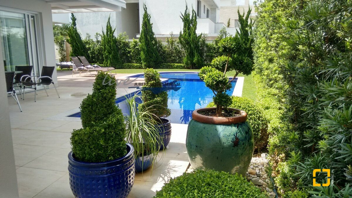 Casa com 470m², 8 quartos (sendo 4 suítes), 2 garagens, no bairro Jurerê Internacional em Florianópolis