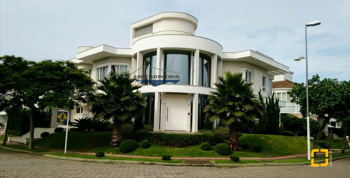 Casa com 470m², 8 quartos (sendo 4 suítes), 2 garagens, no bairro Jurerê Internacional em Florianópolis
