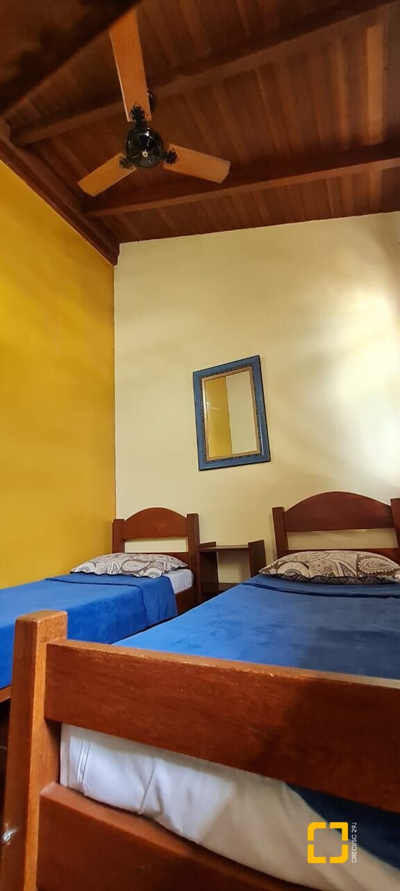 Hotel com 852m², 14 quartos (sendo 7 suítes), 10 garagens, no bairro Ponta das Canas em Florianópolis