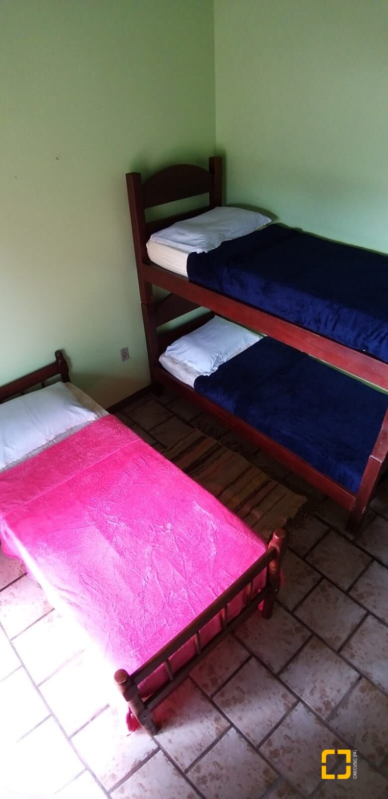 Hotel com 852m², 14 quartos (sendo 7 suítes), 10 garagens, no bairro Ponta das Canas em Florianópolis