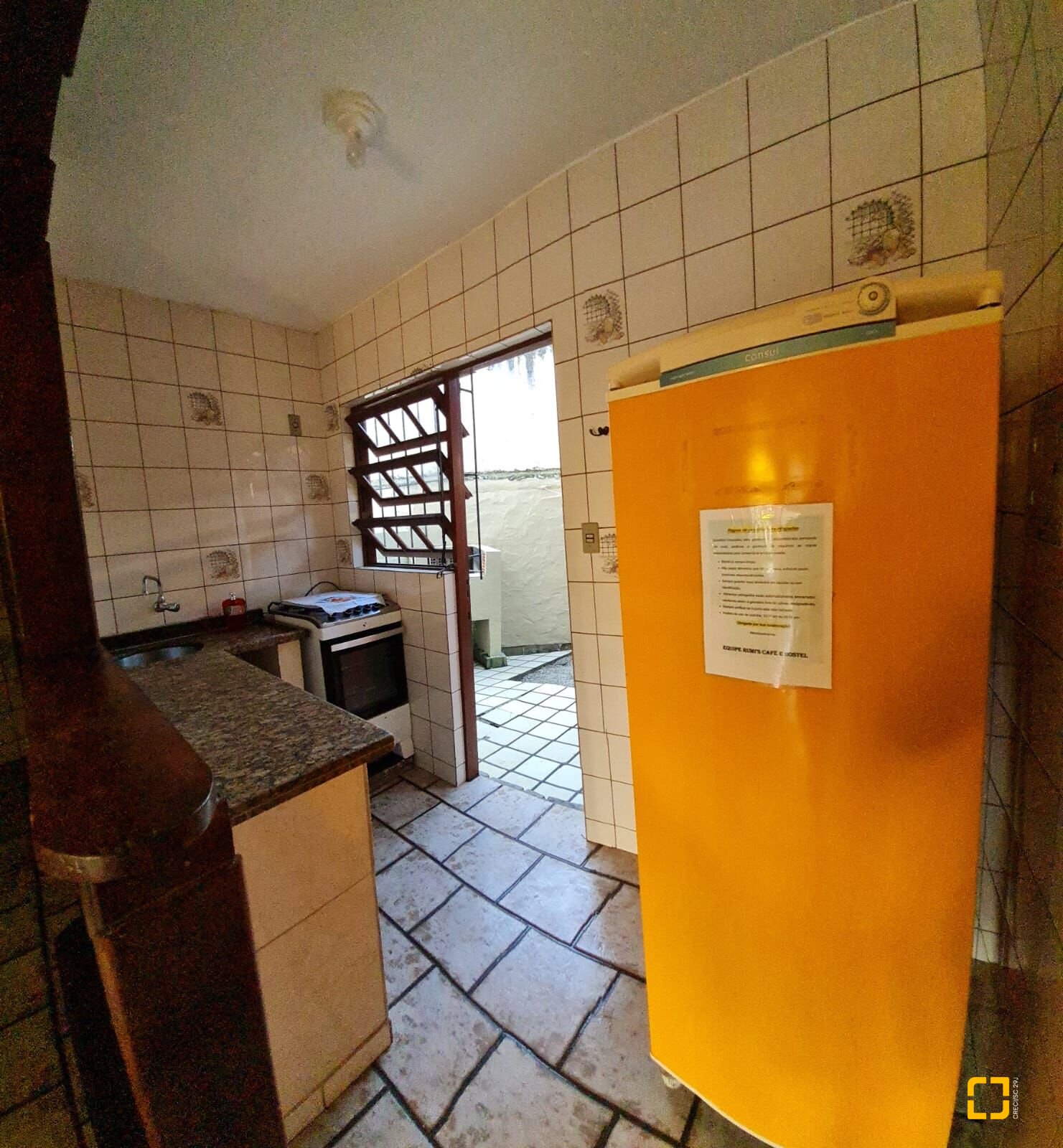 Hotel com 852m², 14 quartos (sendo 7 suítes), 10 garagens, no bairro Ponta das Canas em Florianópolis