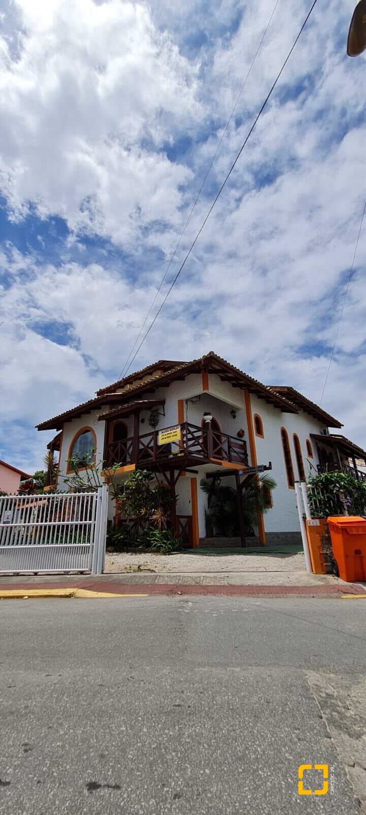Hotel com 852m², 14 quartos (sendo 7 suítes), 10 garagens, no bairro Ponta das Canas em Florianópolis