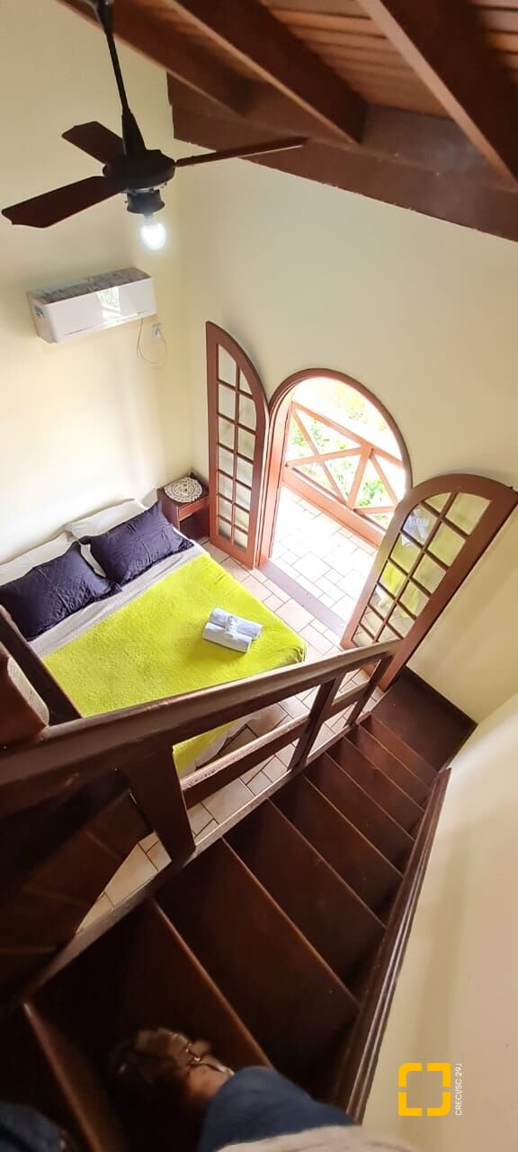 Hotel com 852m², 14 quartos (sendo 7 suítes), 10 garagens, no bairro Ponta das Canas em Florianópolis