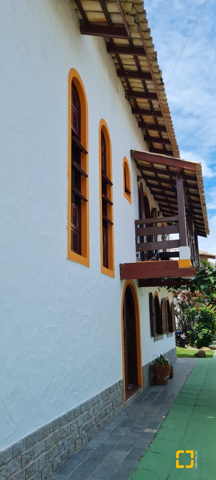 Hotel com 852m², 14 quartos (sendo 7 suítes), 10 garagens, no bairro Ponta das Canas em Florianópolis