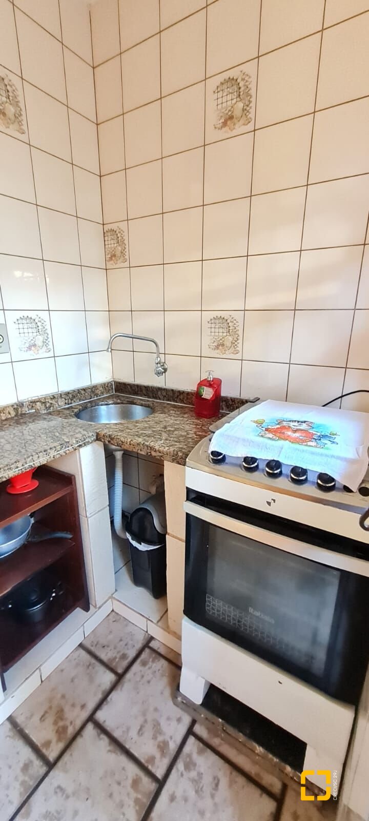 Hotel com 852m², 14 quartos (sendo 7 suítes), 10 garagens, no bairro Ponta das Canas em Florianópolis