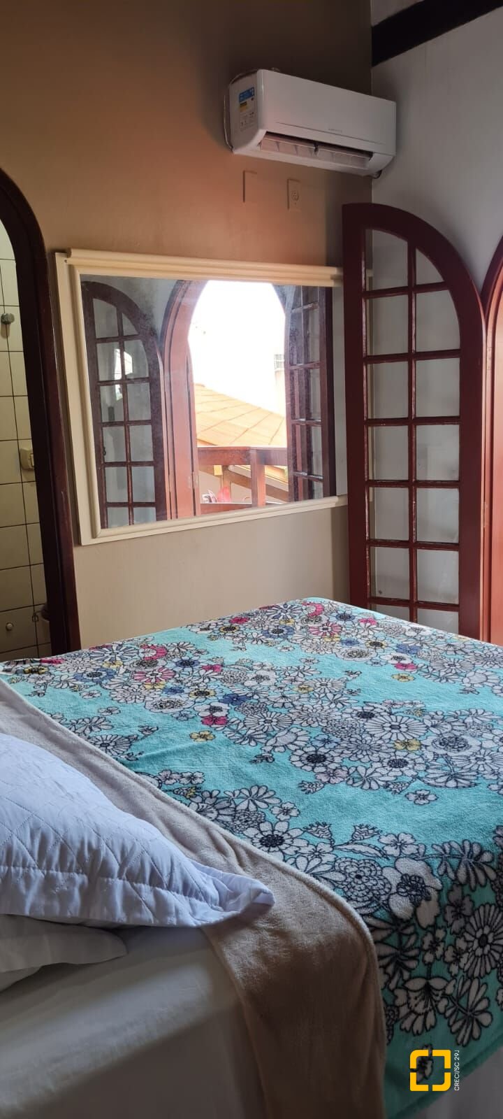Hotel com 852m², 14 quartos (sendo 7 suítes), 10 garagens, no bairro Ponta das Canas em Florianópolis