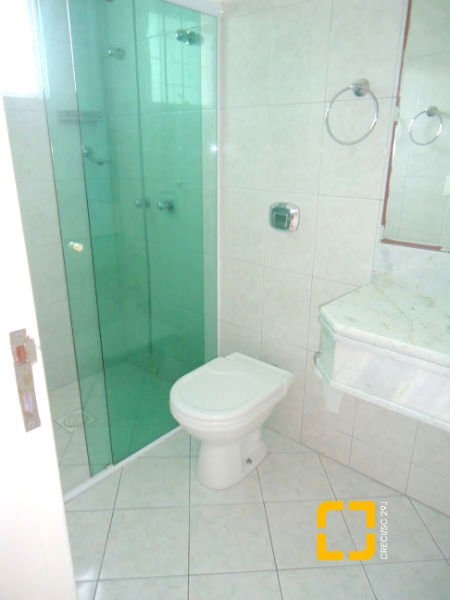 Casa com 380m², 7 quartos (sendo 2 suítes), 2 garagens, no bairro Jurerê em Florianópolis