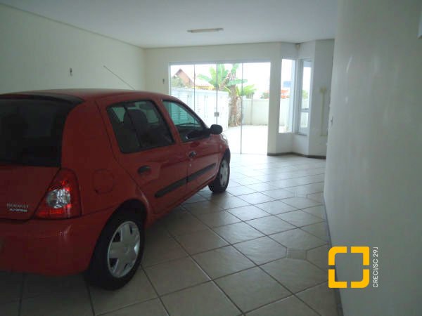 Casa com 380m², 7 quartos (sendo 2 suítes), 2 garagens, no bairro Jurerê em Florianópolis