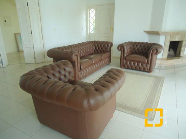 Casa com 380m², 7 quartos (sendo 2 suítes), 2 garagens, no bairro Jurerê em Florianópolis
