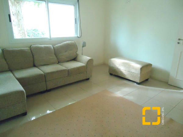 Casa com 380m², 7 quartos (sendo 2 suítes), 2 garagens, no bairro Jurerê em Florianópolis