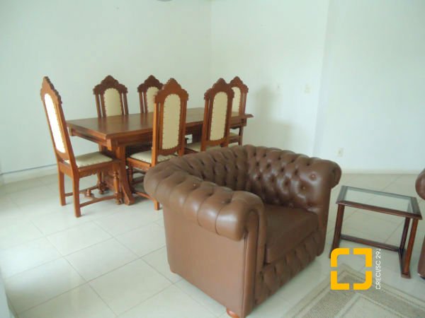 Casa com 380m², 7 quartos (sendo 2 suítes), 2 garagens, no bairro Jurerê em Florianópolis