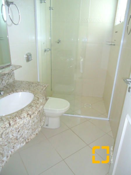 Casa com 380m², 7 quartos (sendo 2 suítes), 2 garagens, no bairro Jurerê em Florianópolis