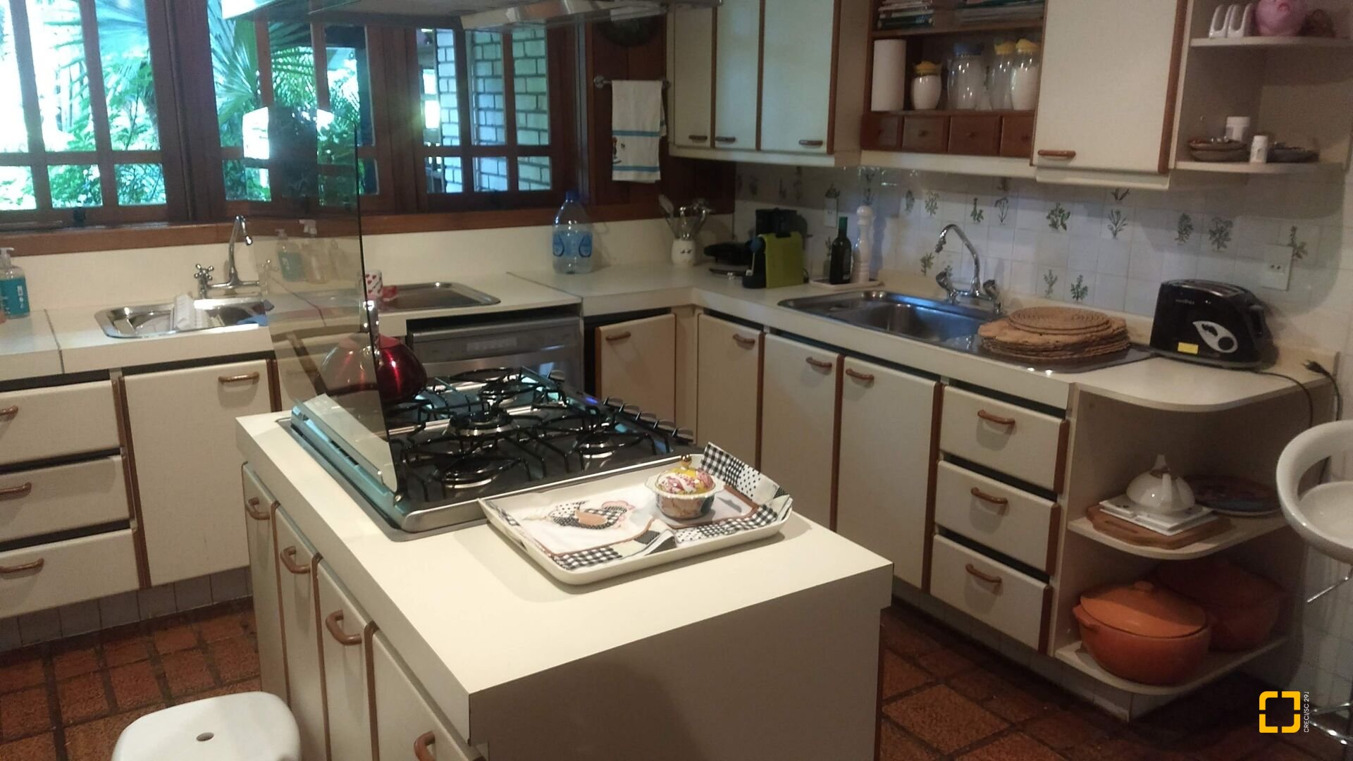 Casa com 942m², 5 quartos (sendo 5 suítes), 3 garagens, no bairro Jurerê Internacional em Florianópolis