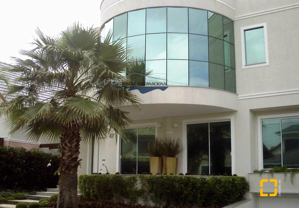 Casa com 464m², 9 quartos (sendo 4 suítes), 4 garagens, no bairro Jurerê Internacional em Florianópolis