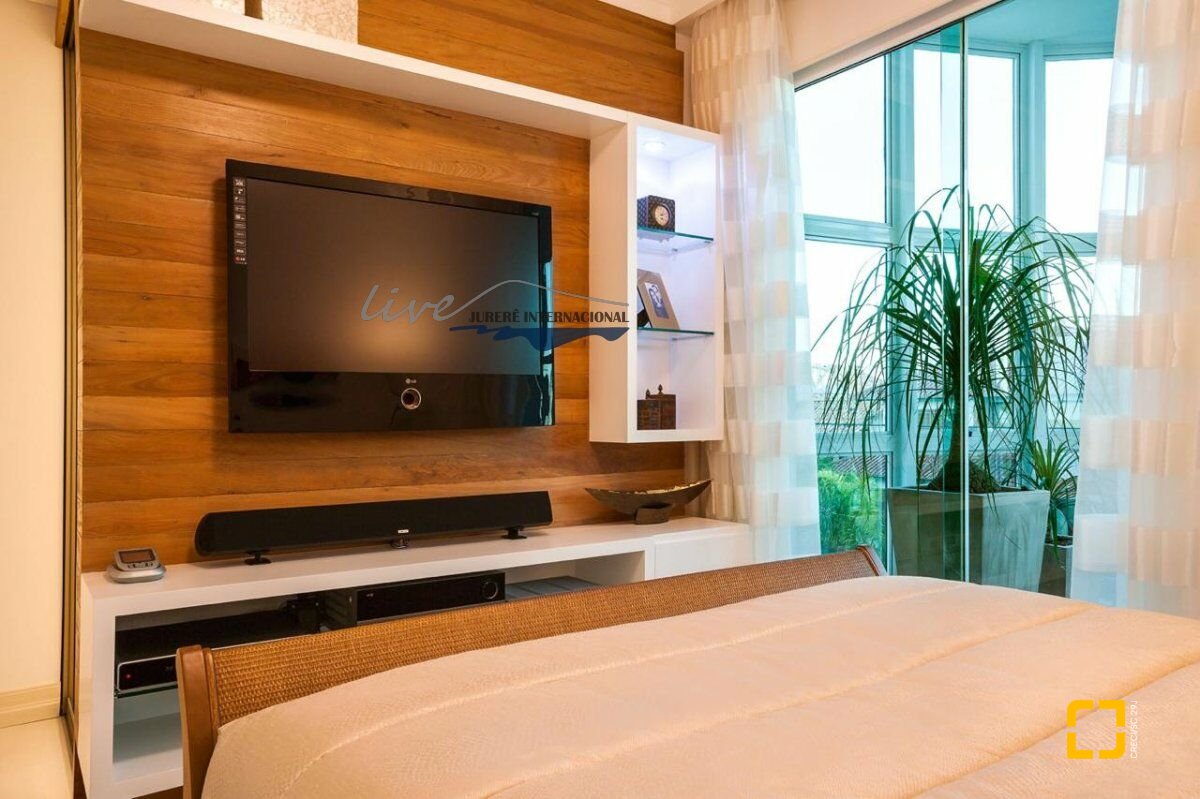 Casa com 464m², 9 quartos (sendo 4 suítes), 4 garagens, no bairro Jurerê Internacional em Florianópolis