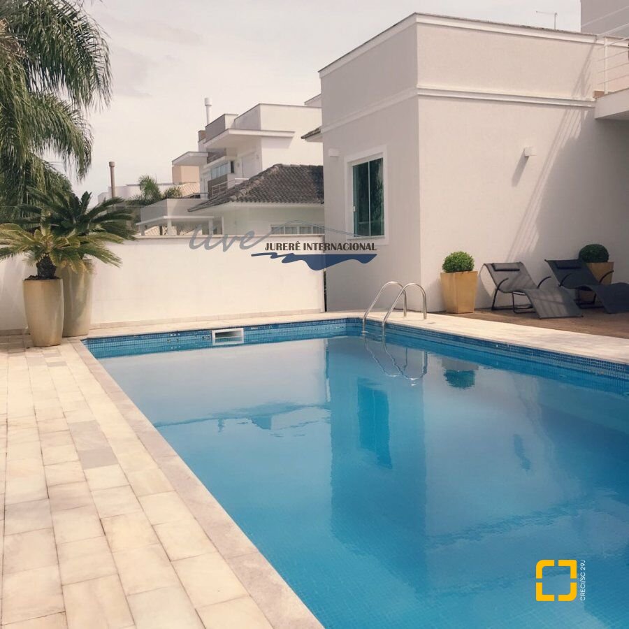 Casa com 464m², 9 quartos (sendo 4 suítes), 4 garagens, no bairro Jurerê Internacional em Florianópolis