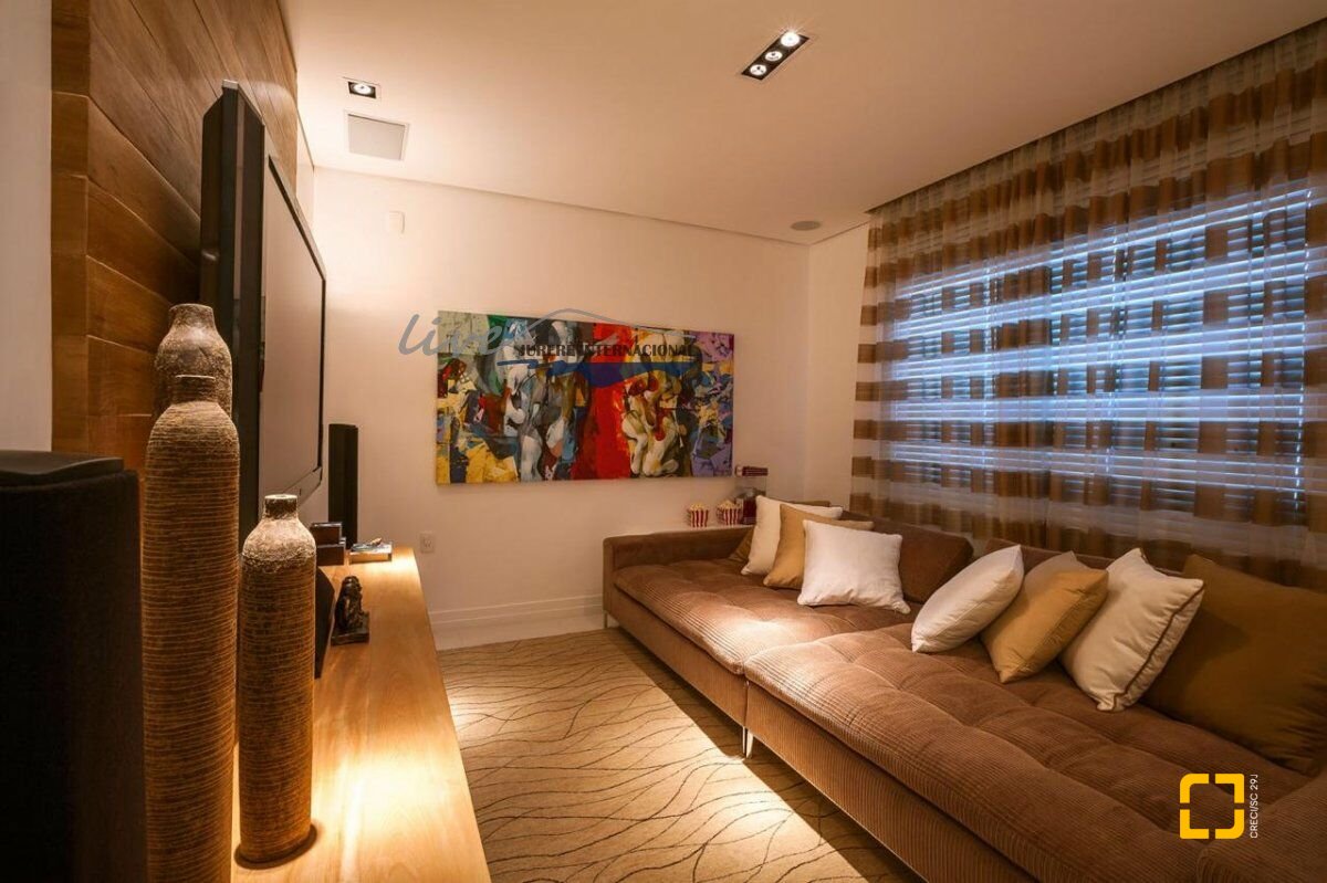 Casa com 464m², 9 quartos (sendo 4 suítes), 4 garagens, no bairro Jurerê Internacional em Florianópolis
