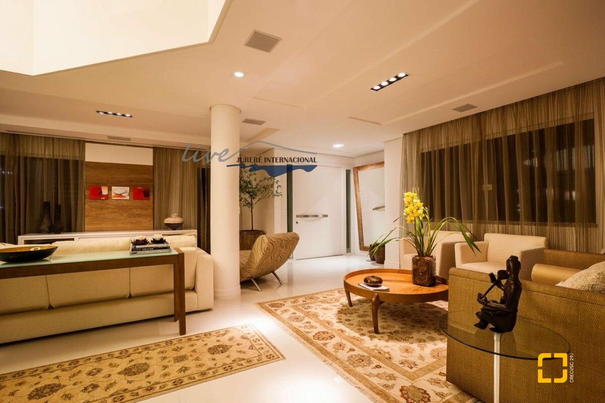 Casa com 464m², 9 quartos (sendo 4 suítes), 4 garagens, no bairro Jurerê Internacional em Florianópolis