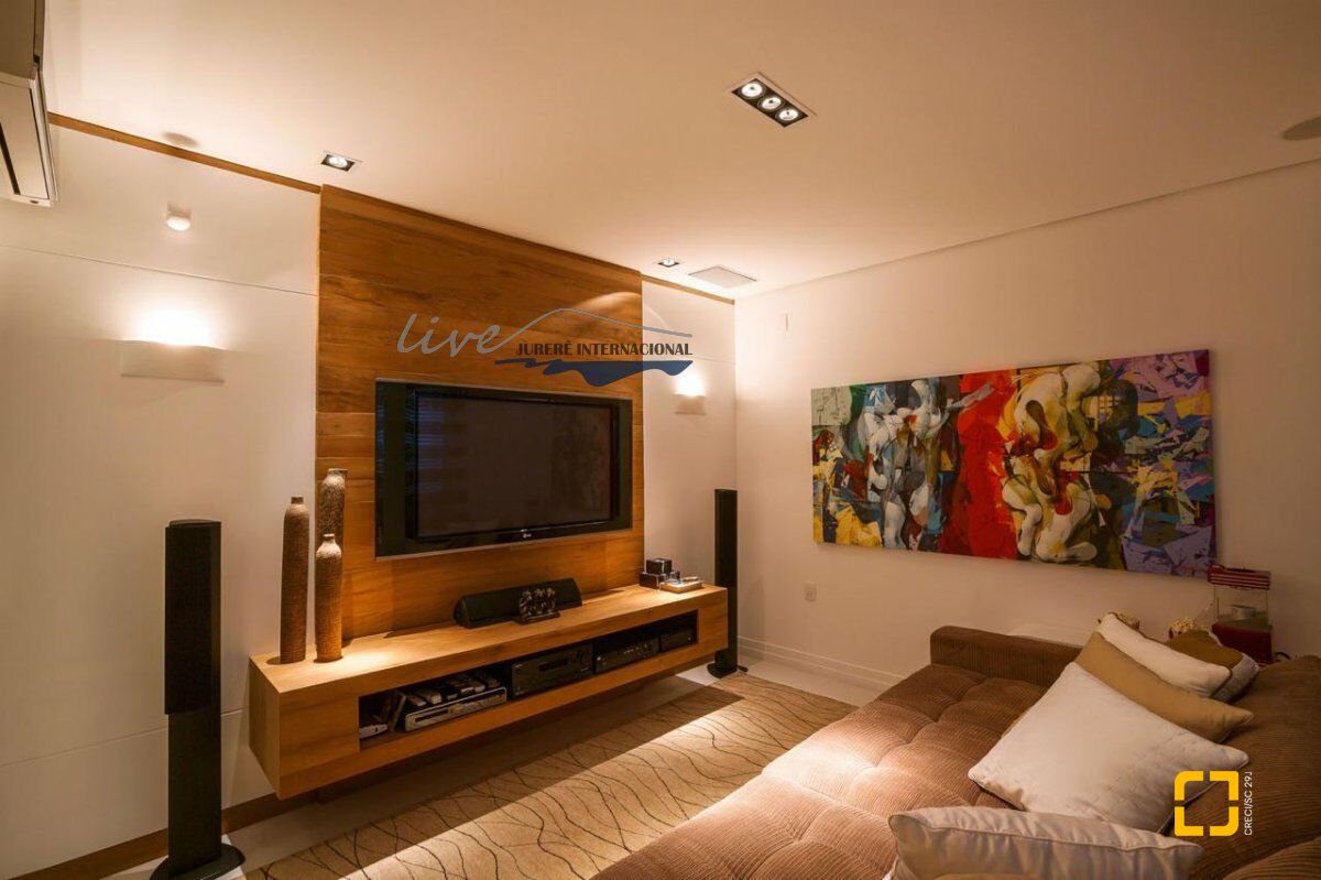 Casa com 464m², 9 quartos (sendo 4 suítes), 4 garagens, no bairro Jurerê Internacional em Florianópolis