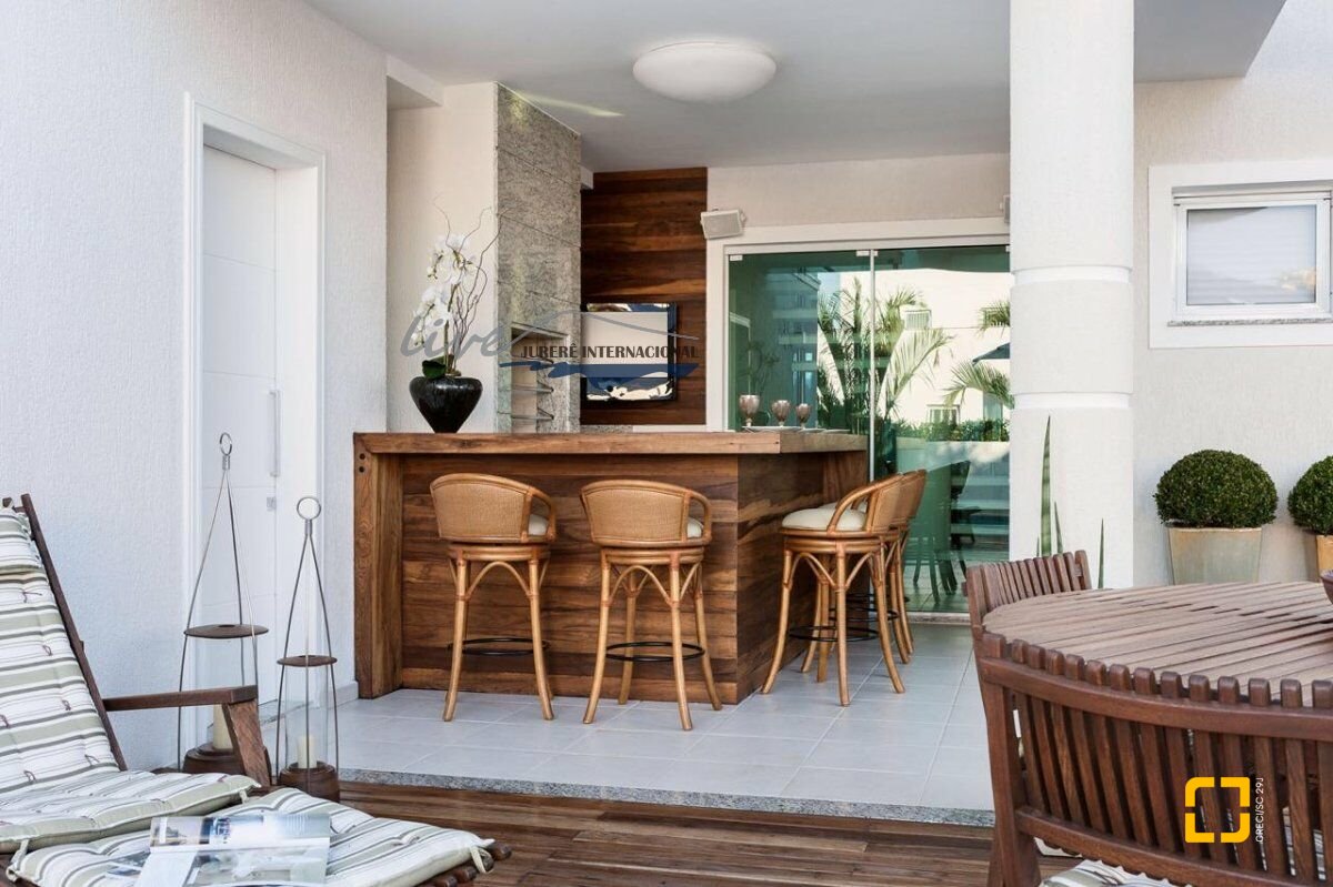 Casa com 464m², 9 quartos (sendo 4 suítes), 4 garagens, no bairro Jurerê Internacional em Florianópolis