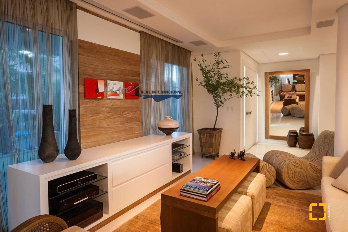 Casa com 464m², 9 quartos (sendo 4 suítes), 4 garagens, no bairro Jurerê Internacional em Florianópolis