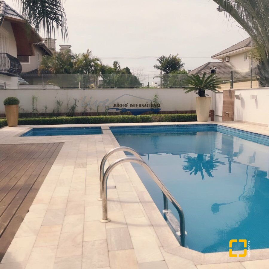 Casa com 464m², 9 quartos (sendo 4 suítes), 4 garagens, no bairro Jurerê Internacional em Florianópolis