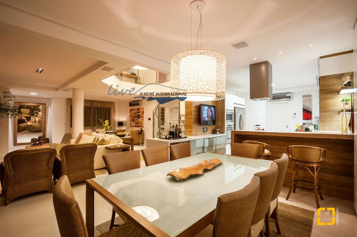 Casa com 464m², 9 quartos (sendo 4 suítes), 4 garagens, no bairro Jurerê Internacional em Florianópolis