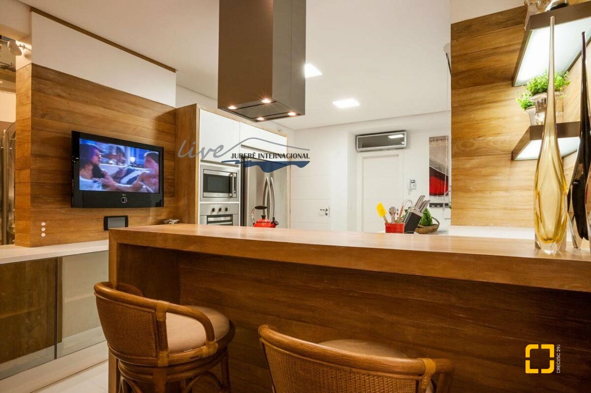 Casa com 464m², 9 quartos (sendo 4 suítes), 4 garagens, no bairro Jurerê Internacional em Florianópolis
