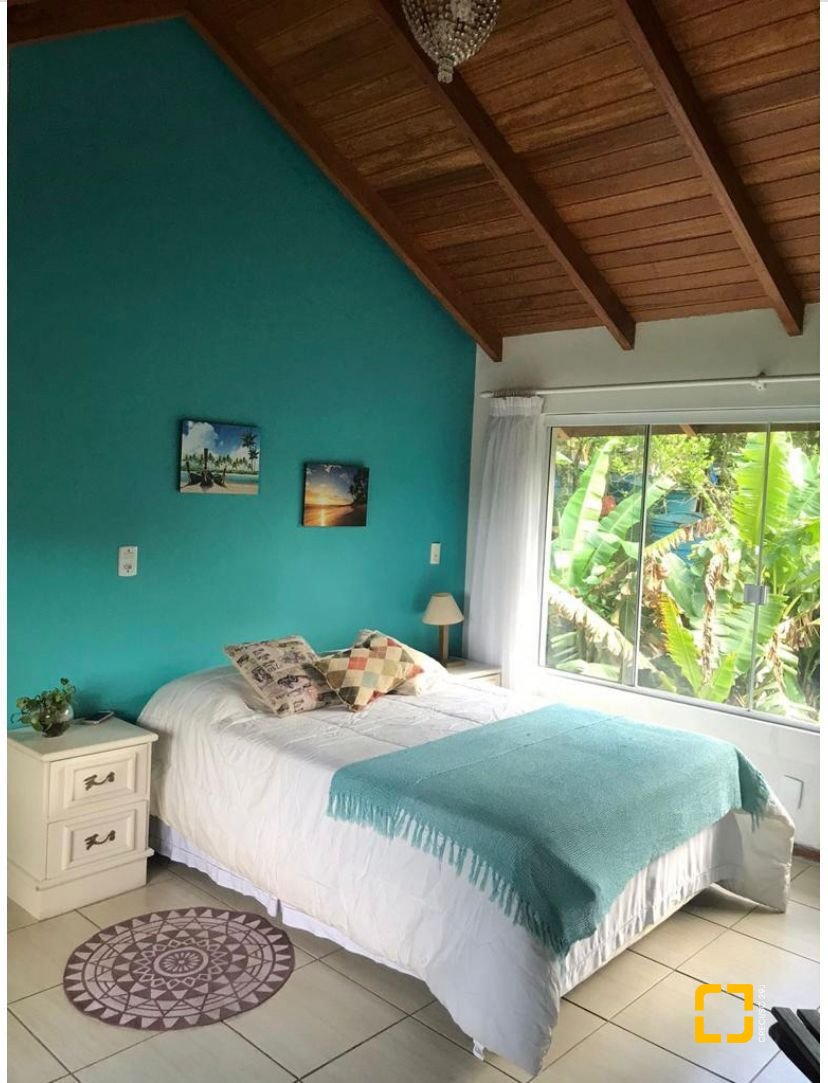 Casa com 200m², 7 quartos (sendo 3 suítes), 5 garagens, no bairro Jurerê Internacional em Florianópolis