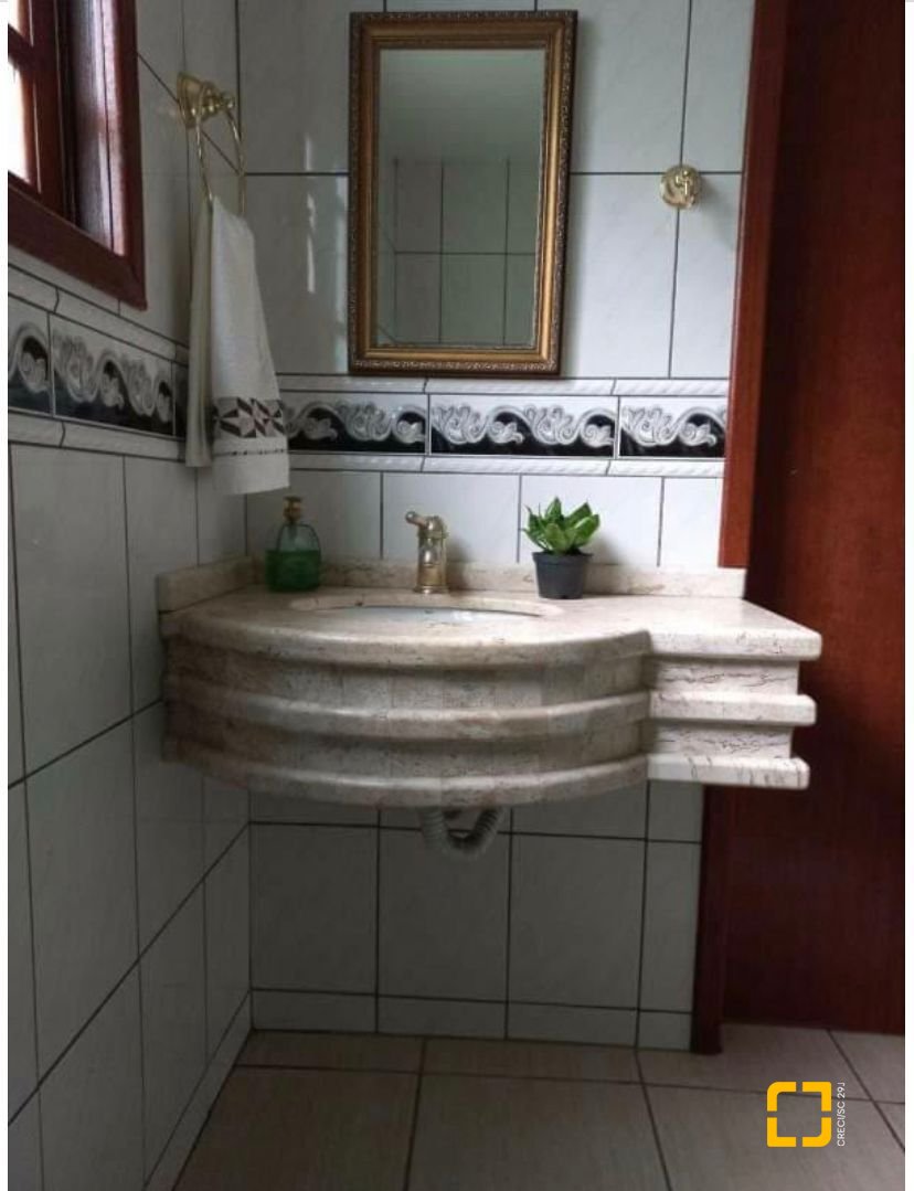 Casa com 200m², 7 quartos (sendo 3 suítes), 5 garagens, no bairro Jurerê Internacional em Florianópolis