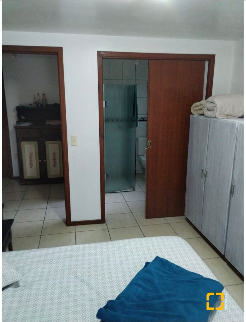 Casa com 200m², 7 quartos (sendo 3 suítes), 5 garagens, no bairro Jurerê Internacional em Florianópolis