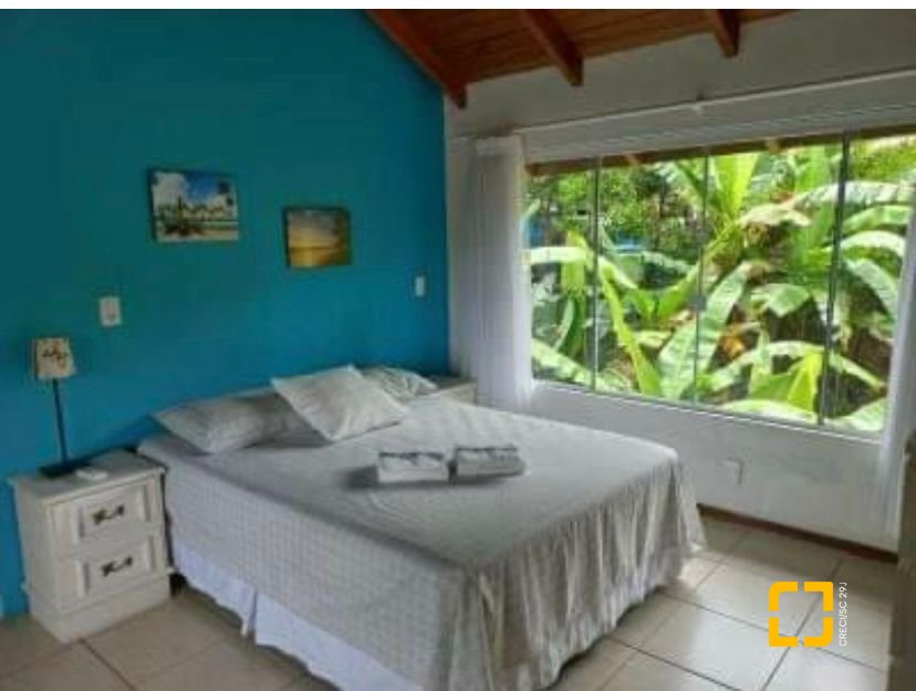 Casa com 200m², 7 quartos (sendo 3 suítes), 5 garagens, no bairro Jurerê Internacional em Florianópolis