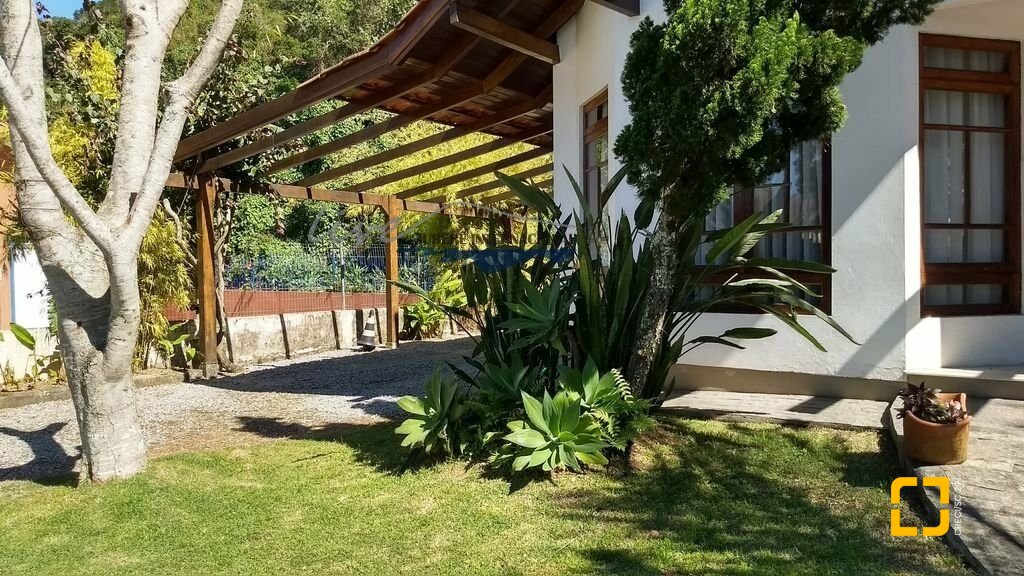 Casa com 200m², 7 quartos (sendo 3 suítes), 5 garagens, no bairro Jurerê Internacional em Florianópolis