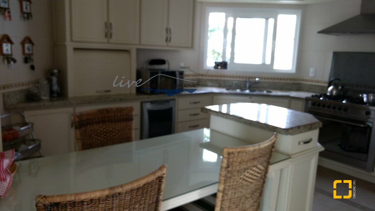 Casa com 1290m², 8 quartos (sendo 6 suítes), 8 garagens, no bairro Jurerê Internacional em Florianópolis