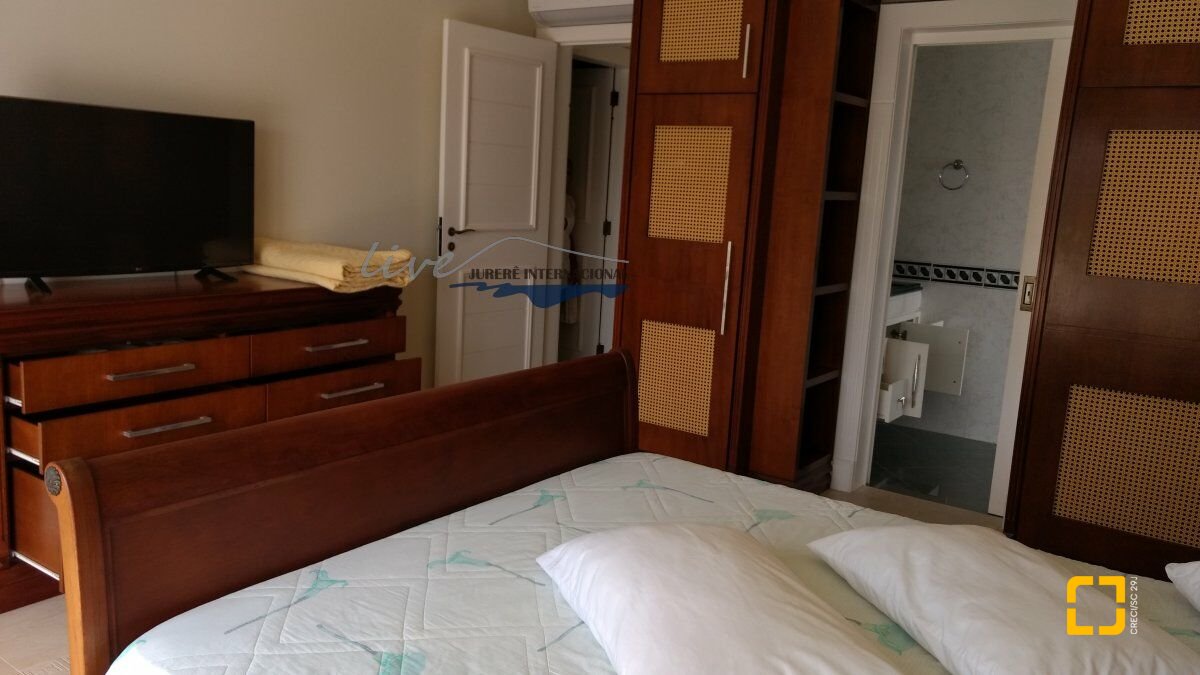 Casa com 1290m², 8 quartos (sendo 6 suítes), 8 garagens, no bairro Jurerê Internacional em Florianópolis