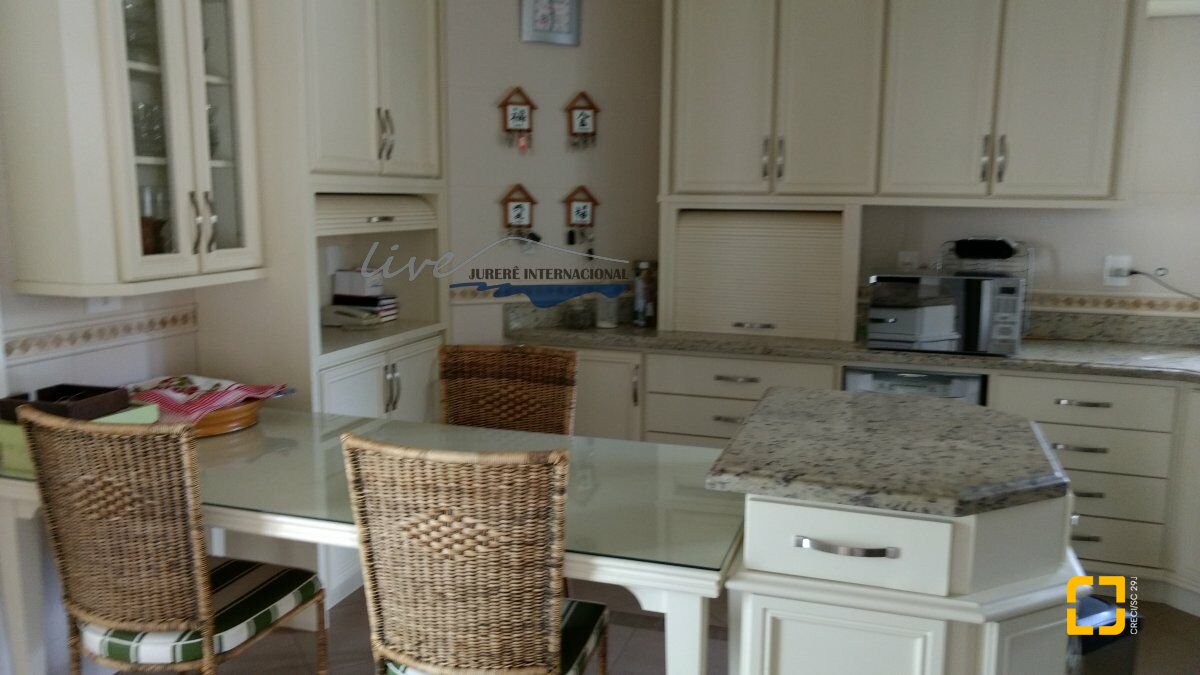 Casa com 1290m², 8 quartos (sendo 6 suítes), 8 garagens, no bairro Jurerê Internacional em Florianópolis