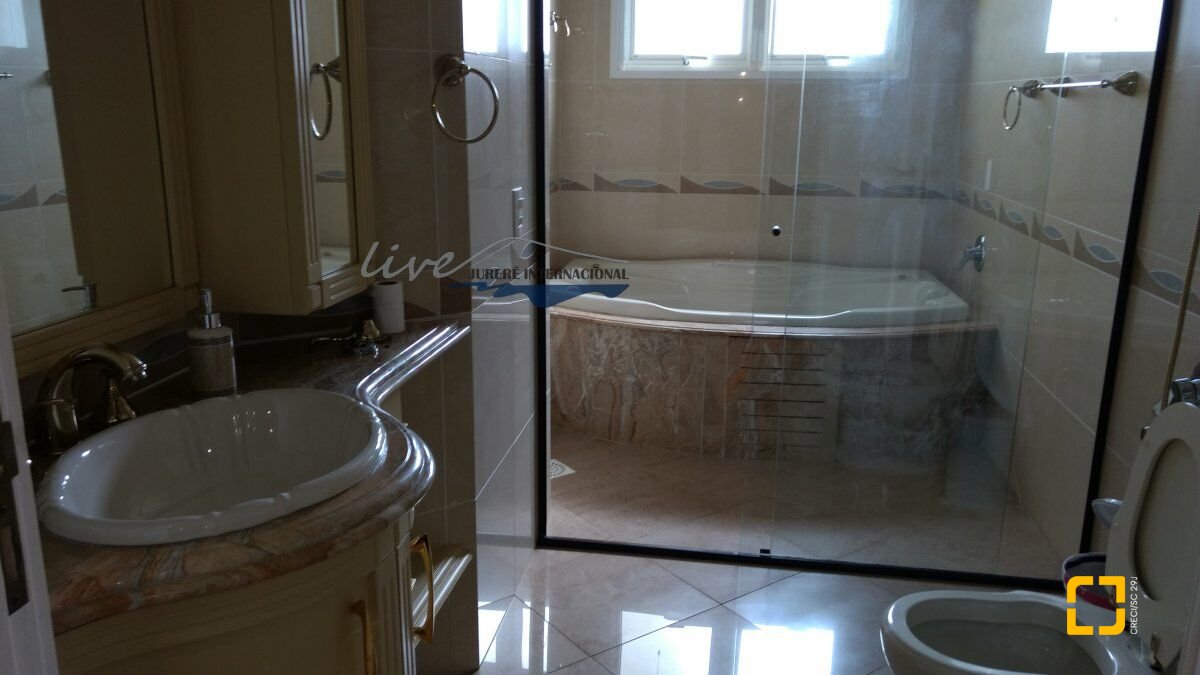 Casa com 1290m², 8 quartos (sendo 6 suítes), 8 garagens, no bairro Jurerê Internacional em Florianópolis