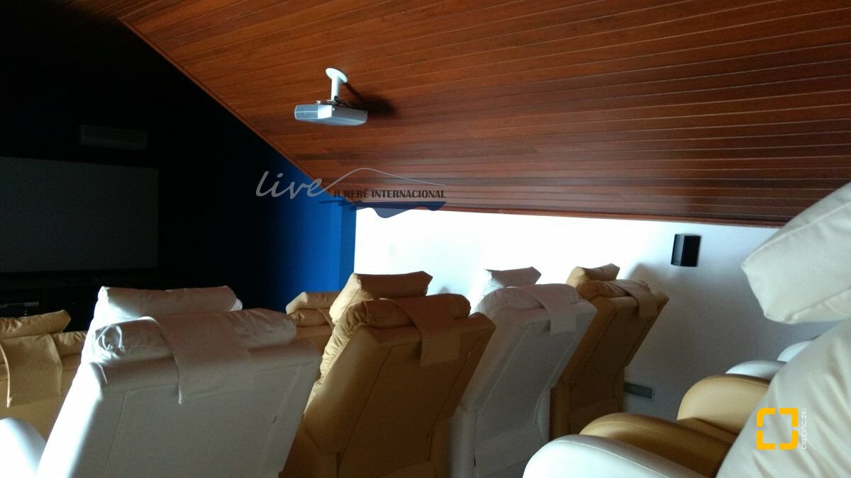 Casa com 1290m², 8 quartos (sendo 6 suítes), 8 garagens, no bairro Jurerê Internacional em Florianópolis