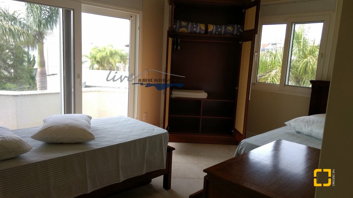 Casa com 1290m², 8 quartos (sendo 6 suítes), 8 garagens, no bairro Jurerê Internacional em Florianópolis