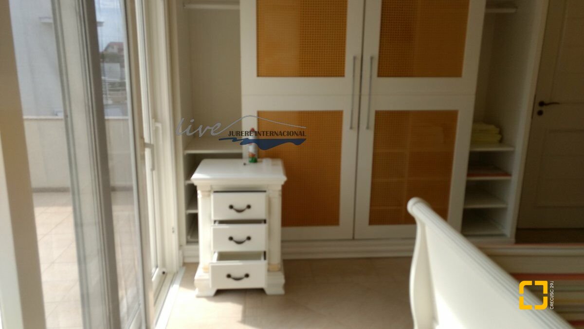 Casa com 1290m², 8 quartos (sendo 6 suítes), 8 garagens, no bairro Jurerê Internacional em Florianópolis