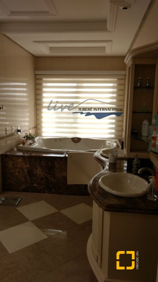 Casa com 1290m², 8 quartos (sendo 6 suítes), 8 garagens, no bairro Jurerê Internacional em Florianópolis
